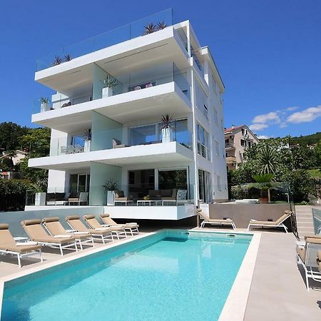 Stylish Apartment 100 M From The Beach 오파티아 외부 사진